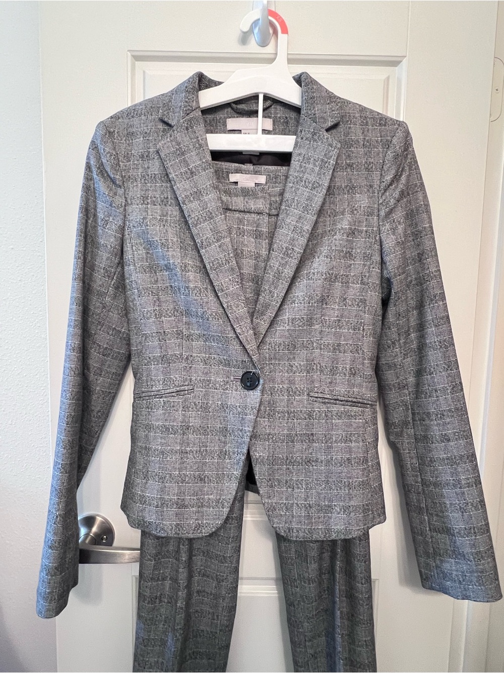 H&M Gray Plaid Women's Blazer and Pants Suit - Classic Professional Set - 32